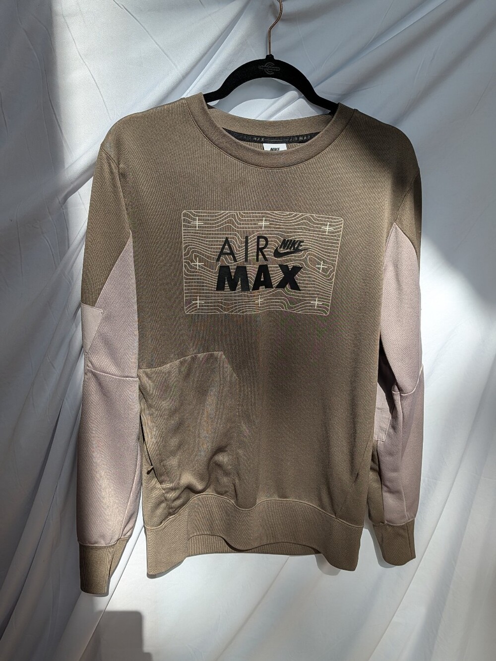 Nike Air Max Men’s Crewneck Sweatshirt in Olive/Taupe